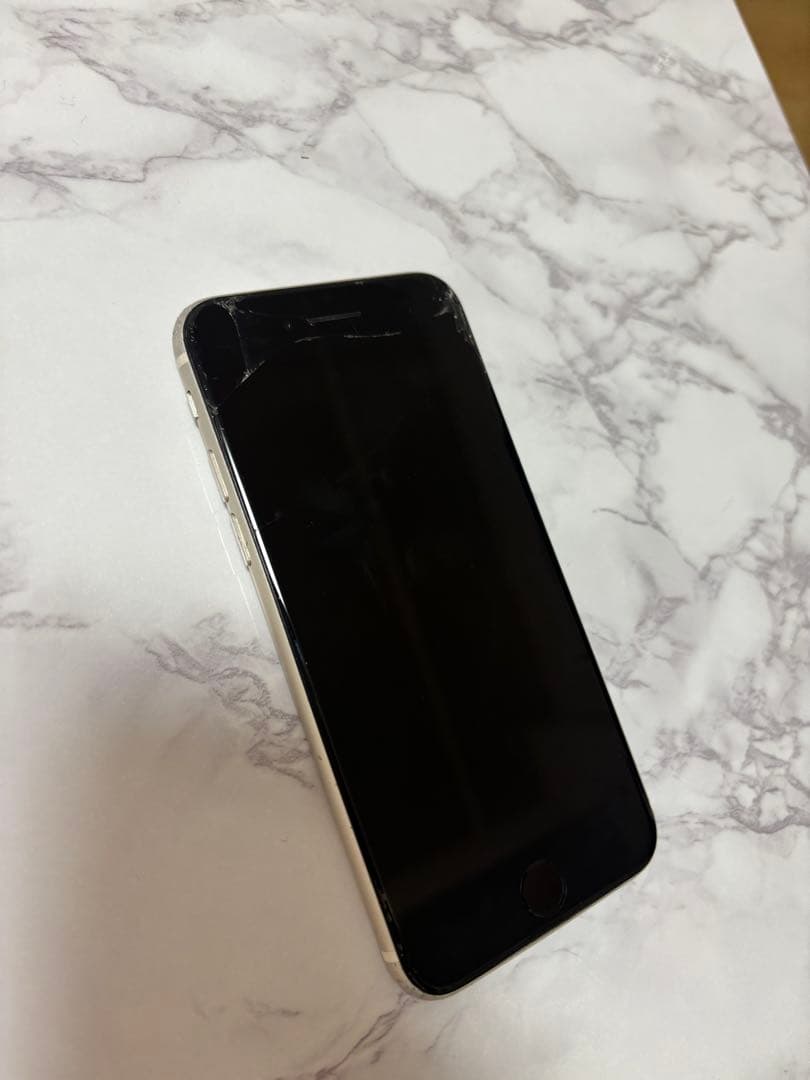 第3世代　128GB Apple iPhone se ホワイト 本体