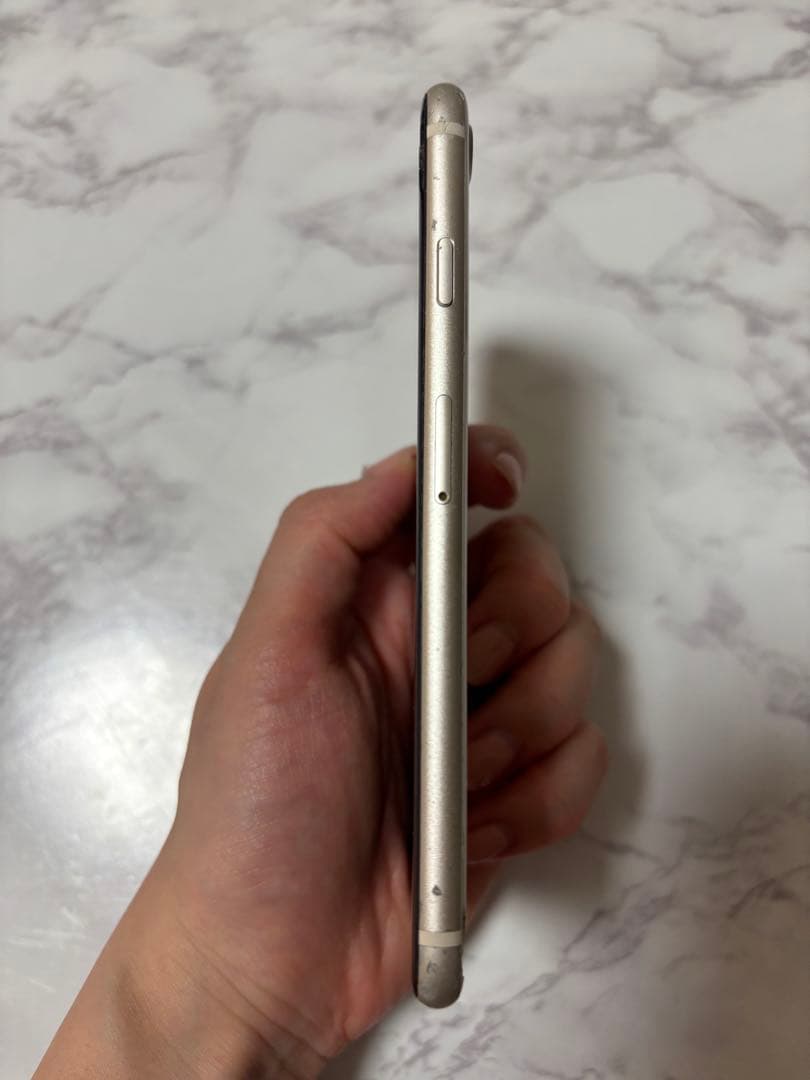 第3世代　128GB Apple iPhone se ホワイト 本体