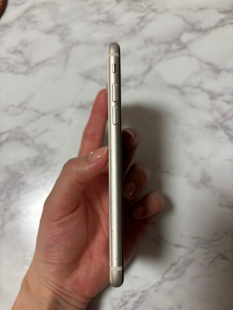 第3世代　128GB Apple iPhone se ホワイト 本体