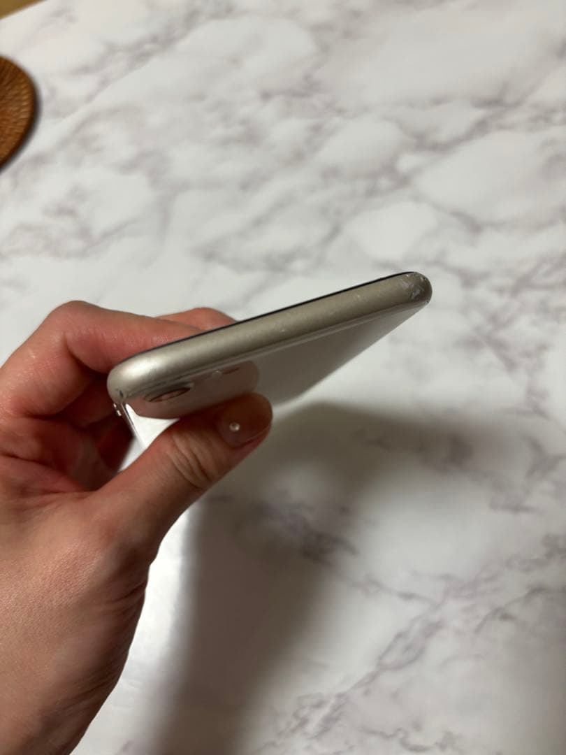 第3世代　128GB Apple iPhone se ホワイト 本体