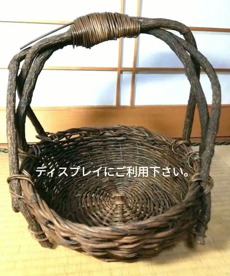 籠の中に商品をお入れして~ディスプレーにいかがでしょうか!　No.1