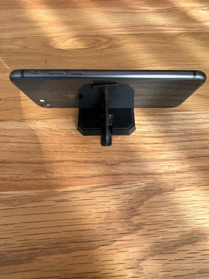 ししママ　iPhone 8 スペースグレイ 64 GB docomo