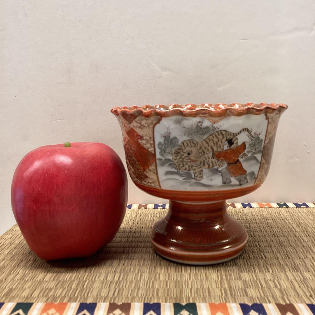 虎と人物のデザイン陶器