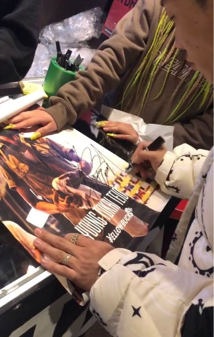 【激レア】¥ellow bucks 超限定ポスター直筆サイン入り