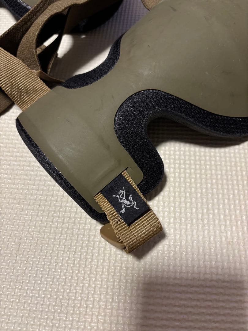 アークテリクス　膝パッド　サバゲー　arc'teryx 実物