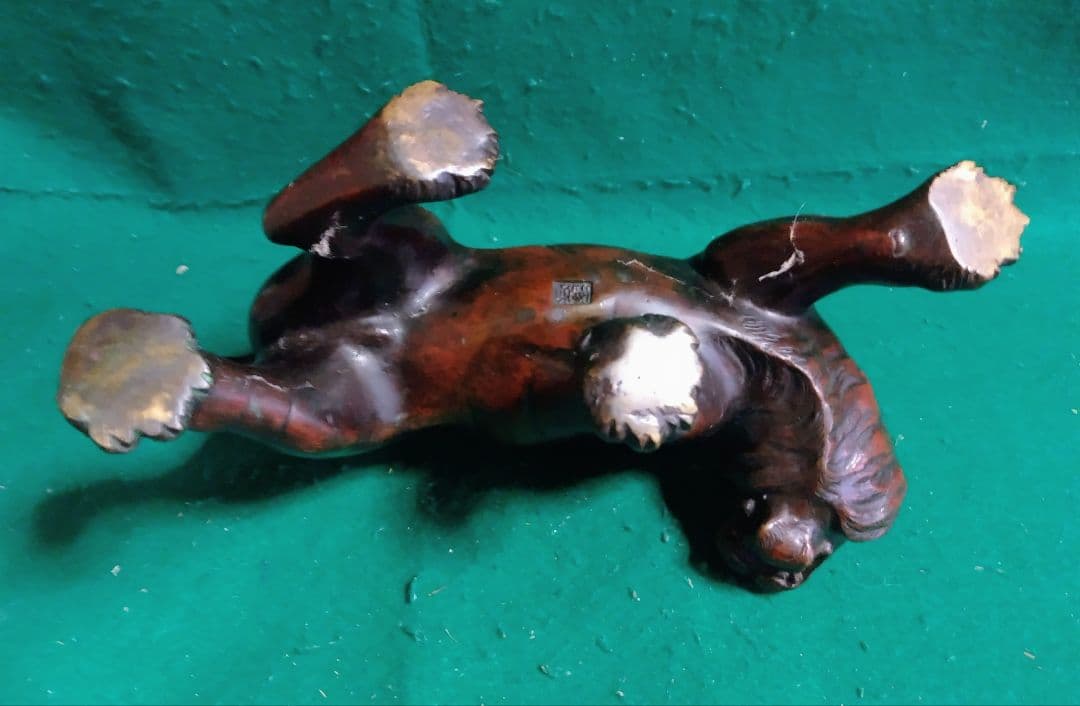 トラの彫刻　銅製　幅は約27センチ　作家物