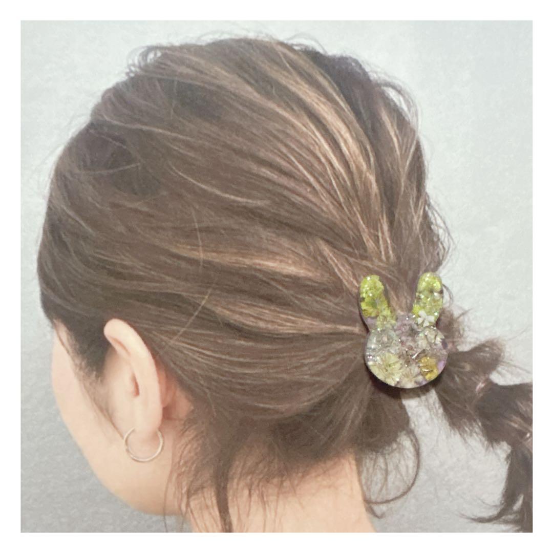 No 993❣️大人可愛いうさぎ型キラキラレジンヘアゴム❣️٩(๑❛ᴗ❛๑)۶❣️