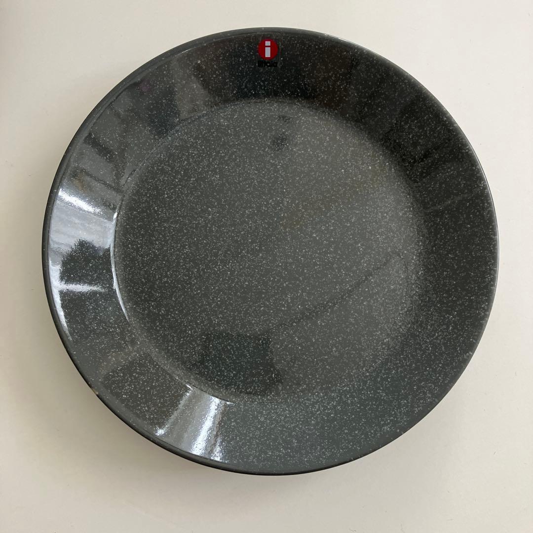 新品イッタラティーマ17cm プレート　ドッテドグレー　一部色抜けあり