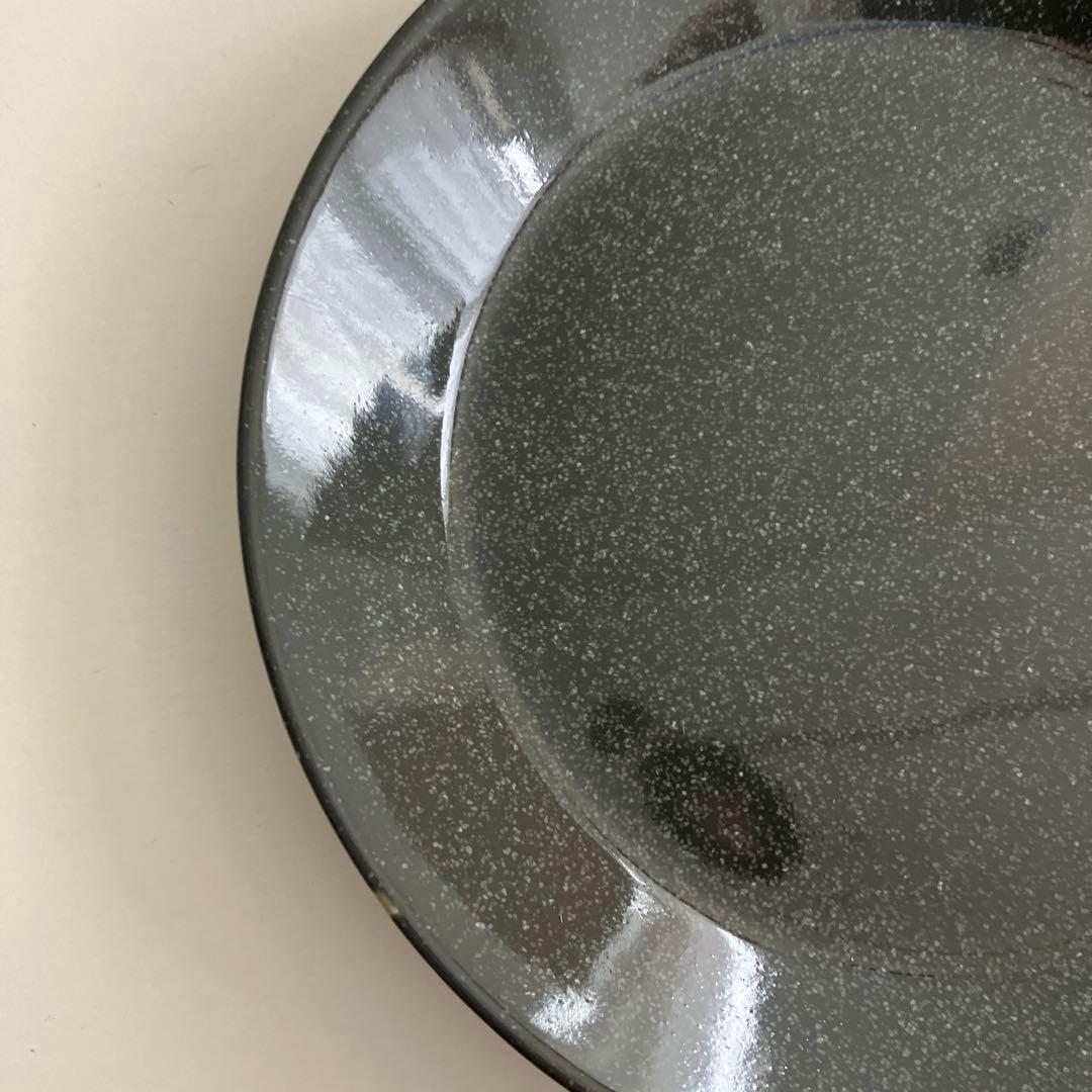 新品イッタラティーマ17cm プレート　ドッテドグレー　一部色抜けあり