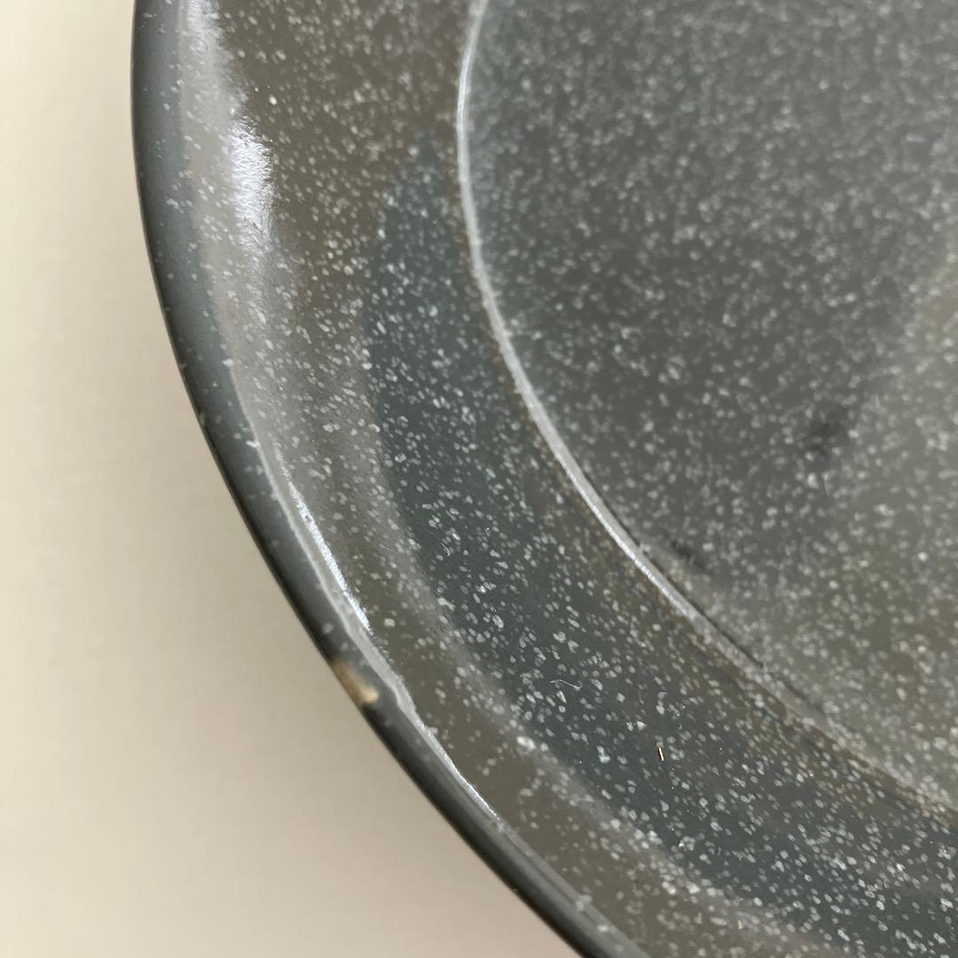 新品イッタラティーマ17cm プレート　ドッテドグレー　一部色抜けあり