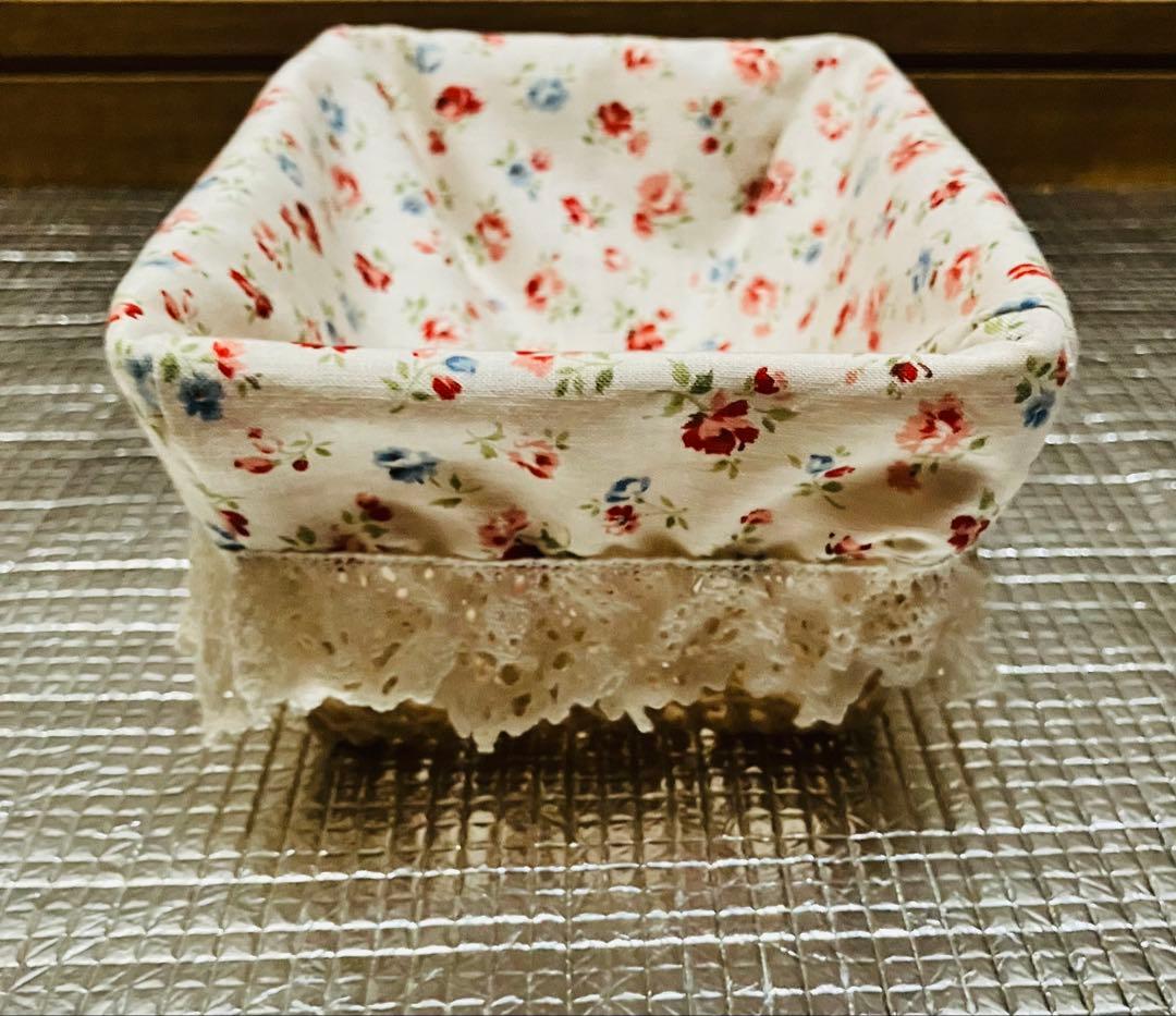 レース飾りかご　レーヨン製のレース編みがかわいいバスケット5個セット