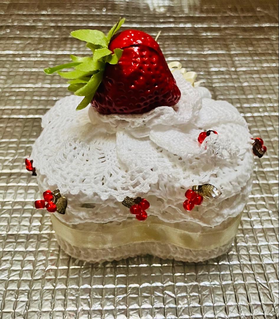 レース飾りかご　レーヨン製のレース編みがかわいいバスケット5個セット