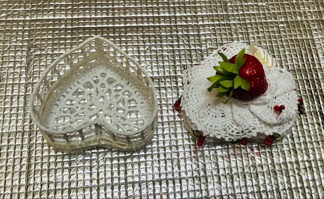 レース飾りかご　レーヨン製のレース編みがかわいいバスケット5個セット