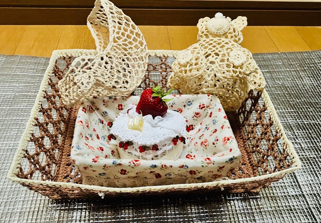 レース飾りかご　レーヨン製のレース編みがかわいいバスケット5個セット