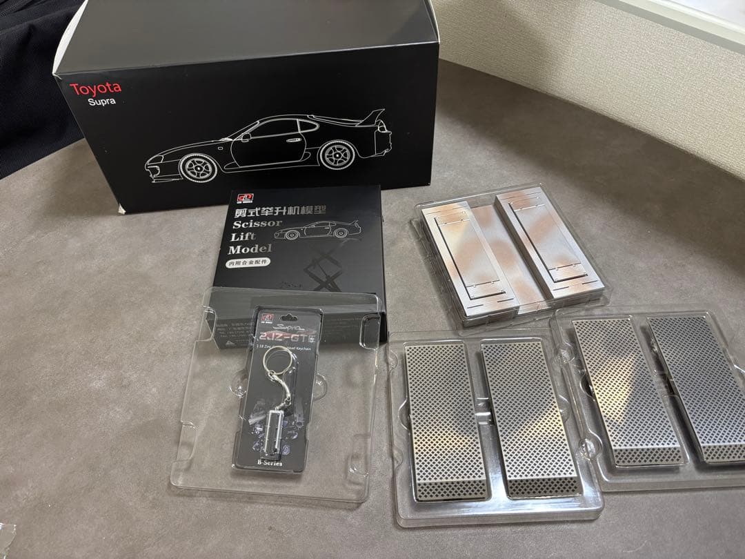 値下げ　トヨタ　スープラ　1/18　LCD