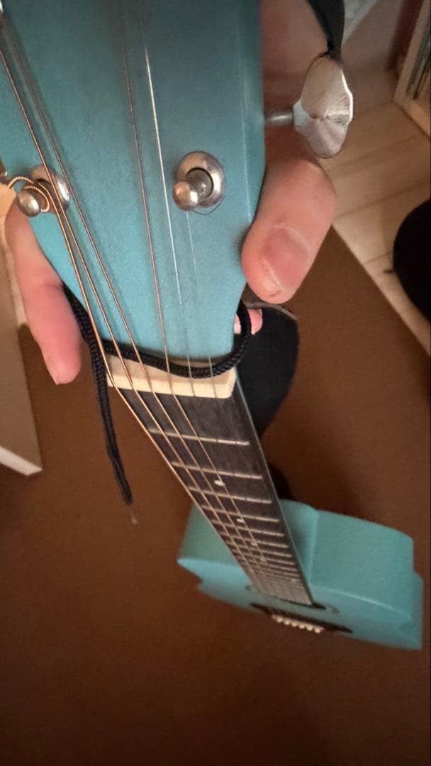 【中古】ミニギター　水色　アコースティックギター