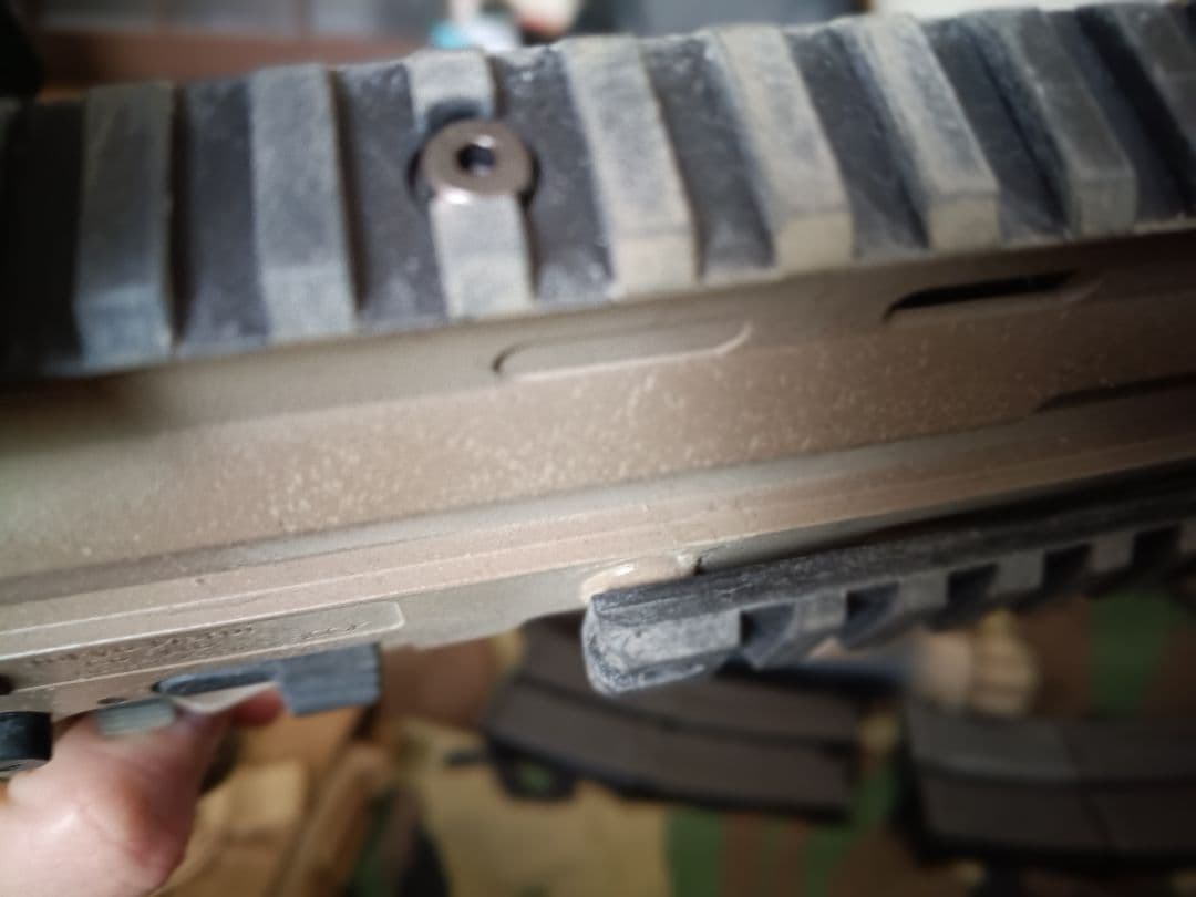 マルイMP７ガスブローバック中古品。訳あり。マガジン、サプレッサー、ポーチ付き。