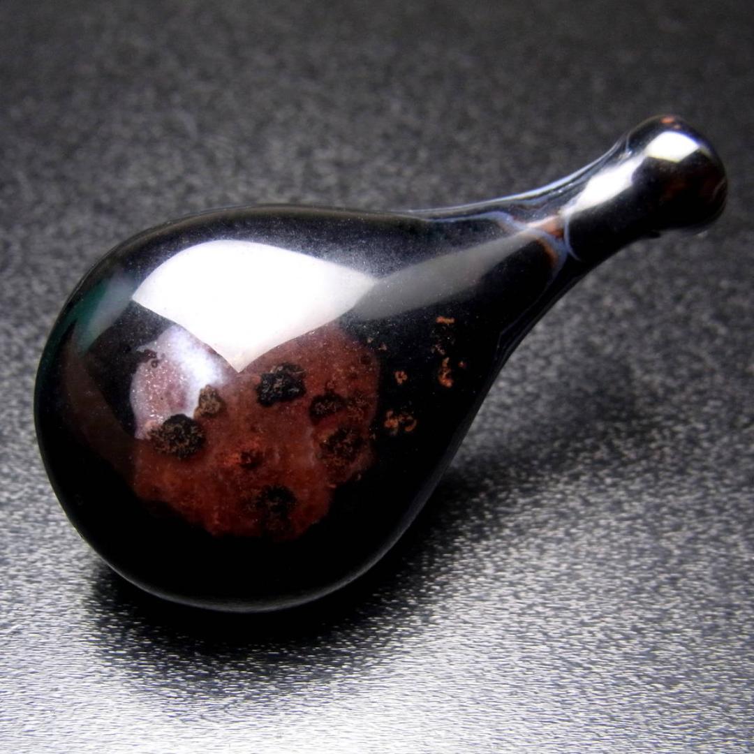 【No,3】天然赤黒縞瑪瑙石の瓶型 壷型天珠 ペンダントヘッド