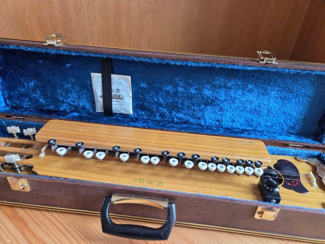琴伝流　木製 大正琴　敷島 ハードケース付き