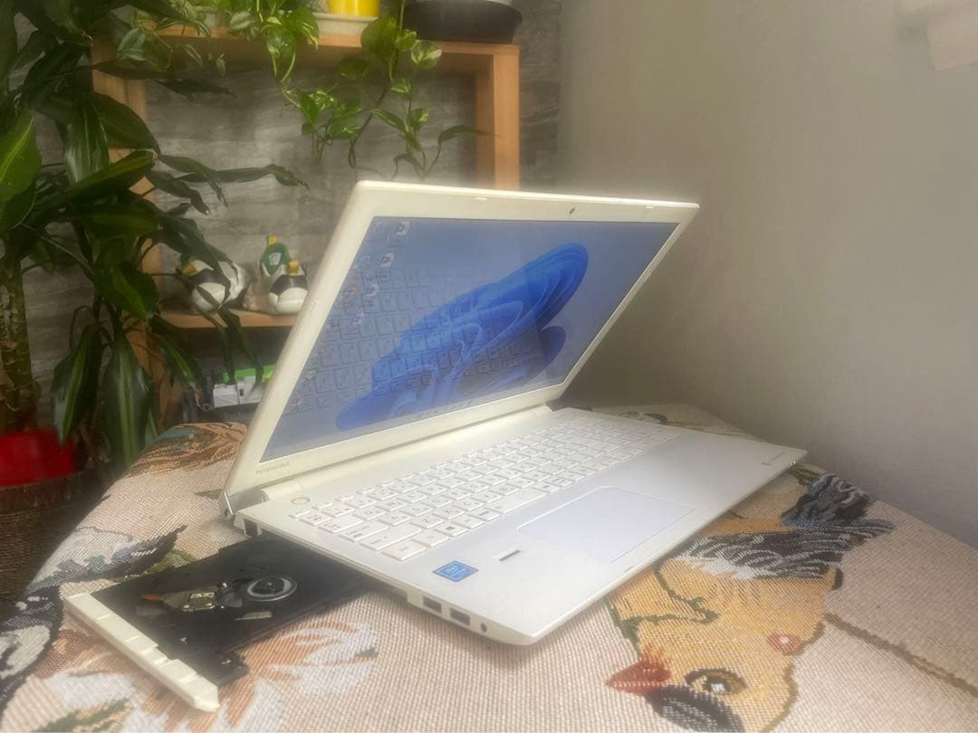 ノ-トパソコン ✨カメラ付き✨すぐに使える Windows11