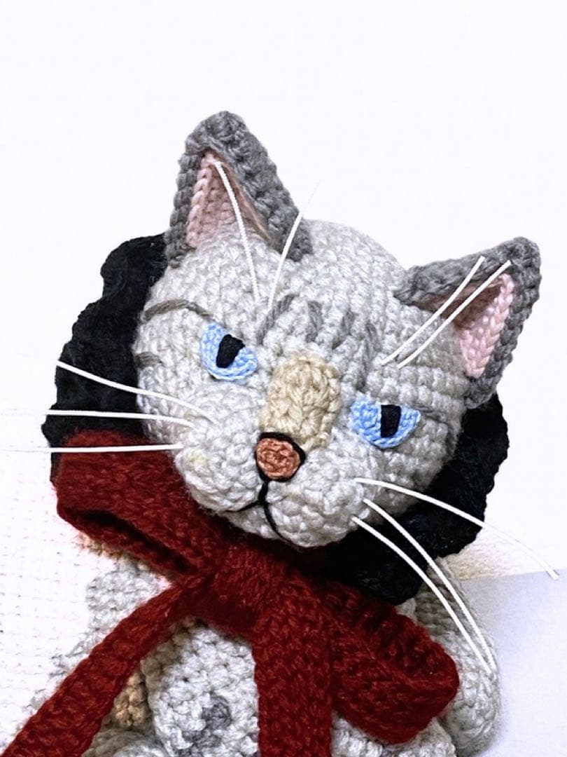 香箱座りのシャムトラ猫さんのあみぐるみ