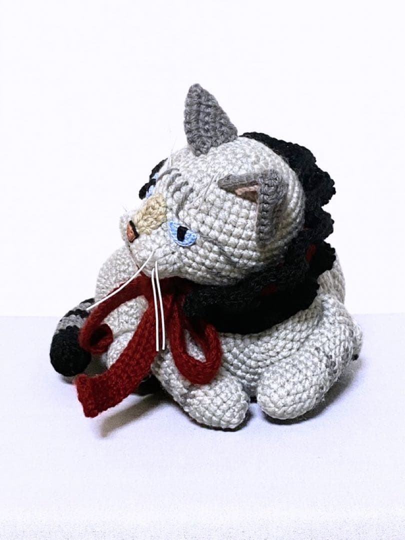 香箱座りのシャムトラ猫さんのあみぐるみ