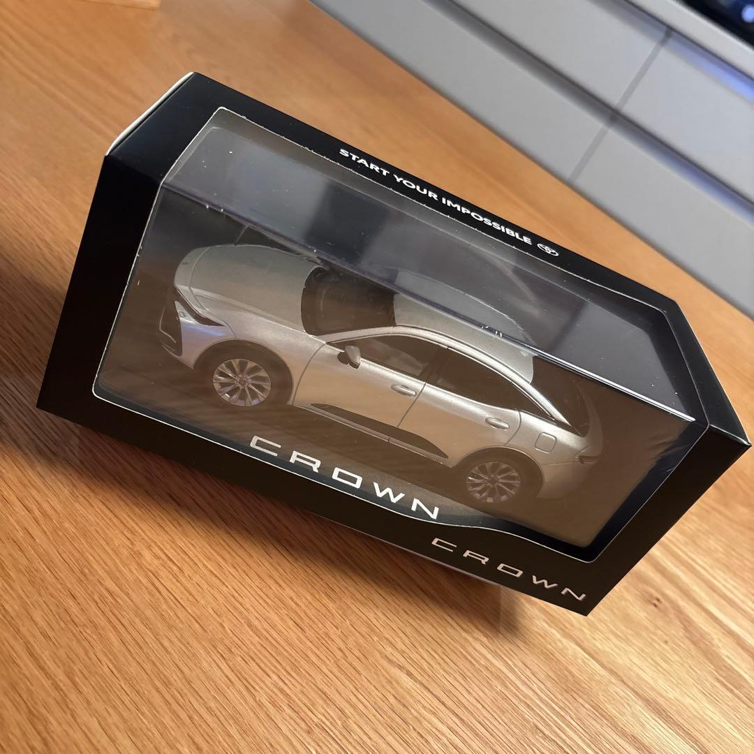 【新品未開封】　トヨタ　クラウン 1/30 カラーサンプル　プレシャスシルバー