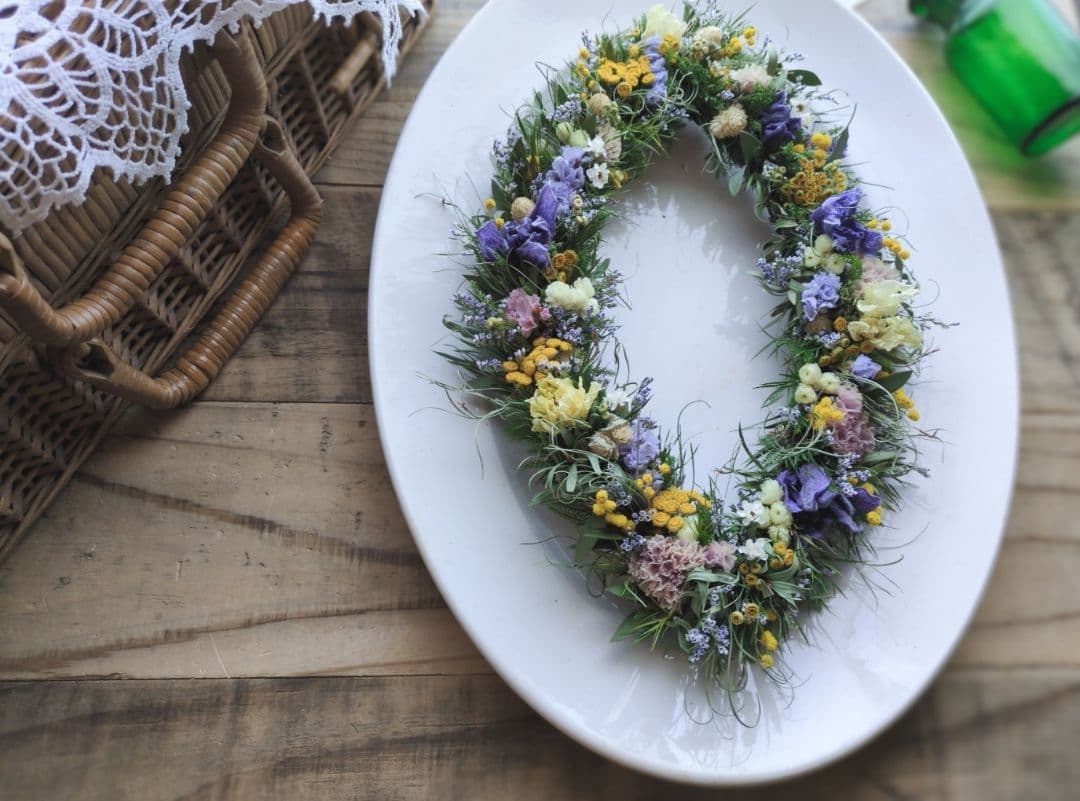 ドライフラワーのオーバルリース　春待ちリース