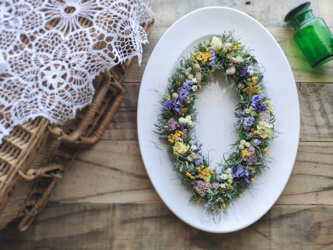 ドライフラワーのオーバルリース　春待ちリース