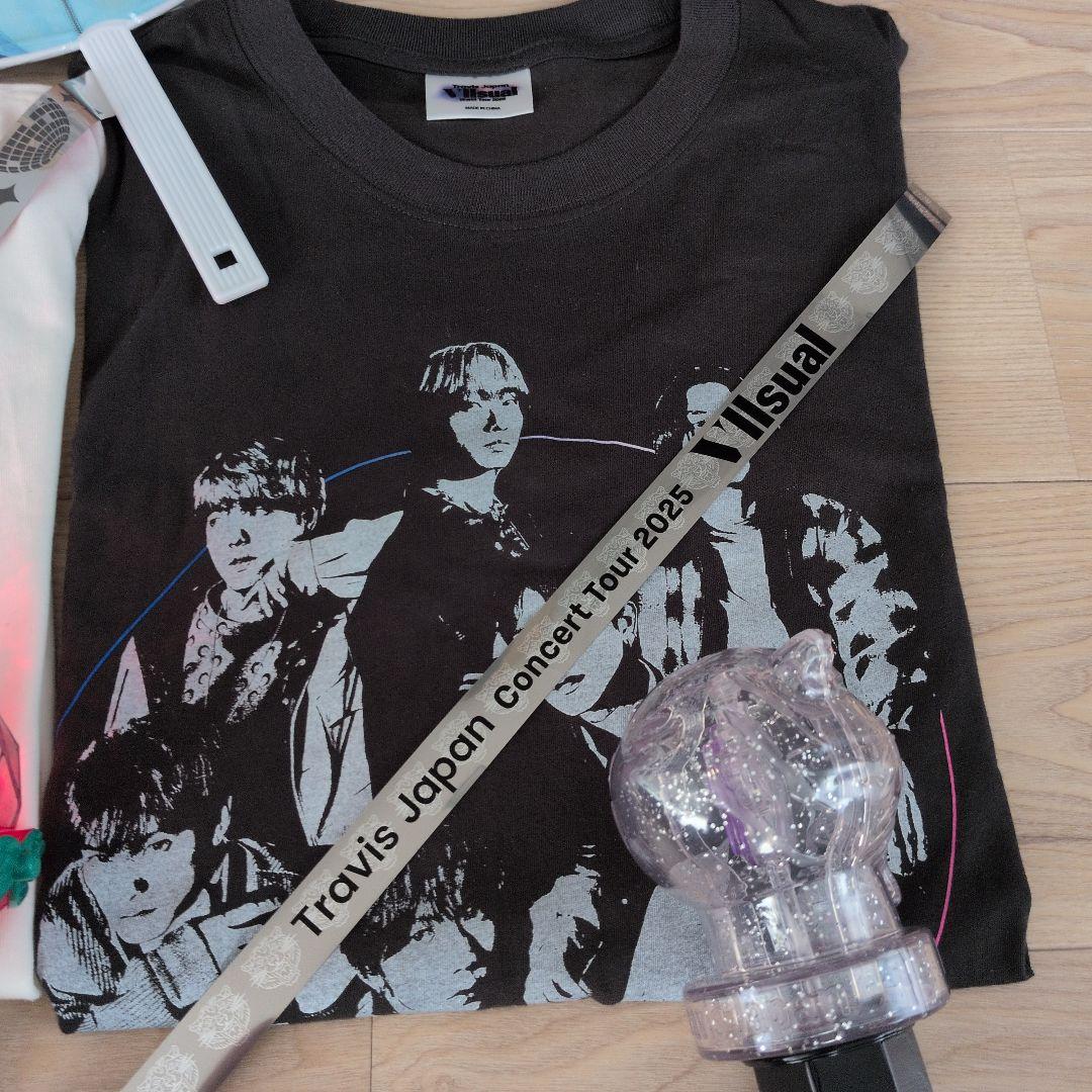 TravisJapan 2026、World Tour 2025 Tシャツ