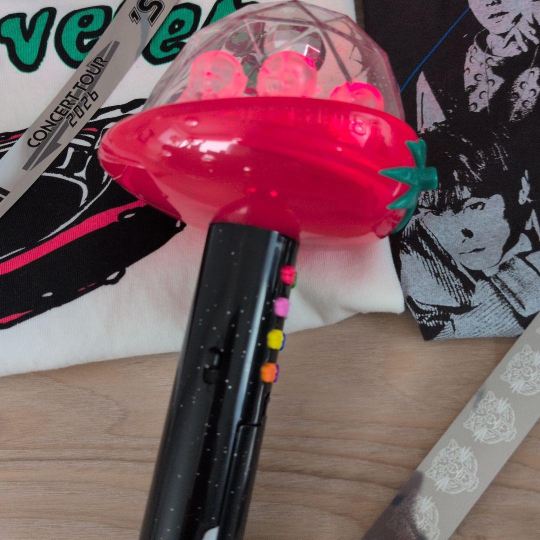 TravisJapan 2026、World Tour 2025 Tシャツ