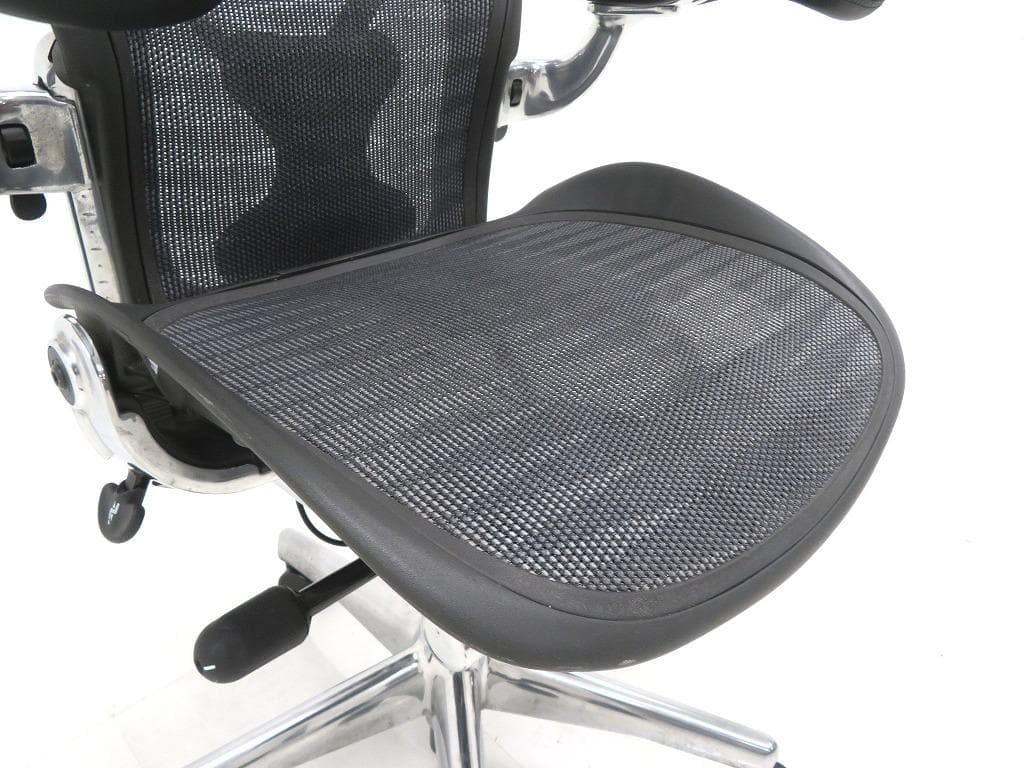 展示品　ハーマンミラー　アーロンチェア　ポリッシュ　Bサイズ　フル装備　事務椅子