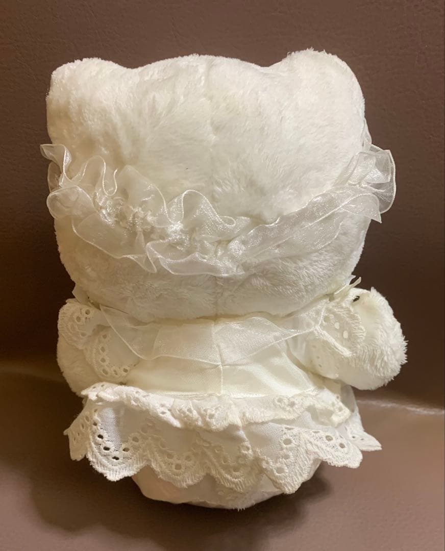 白色リボン付きキティちゃんぬいぐるみ