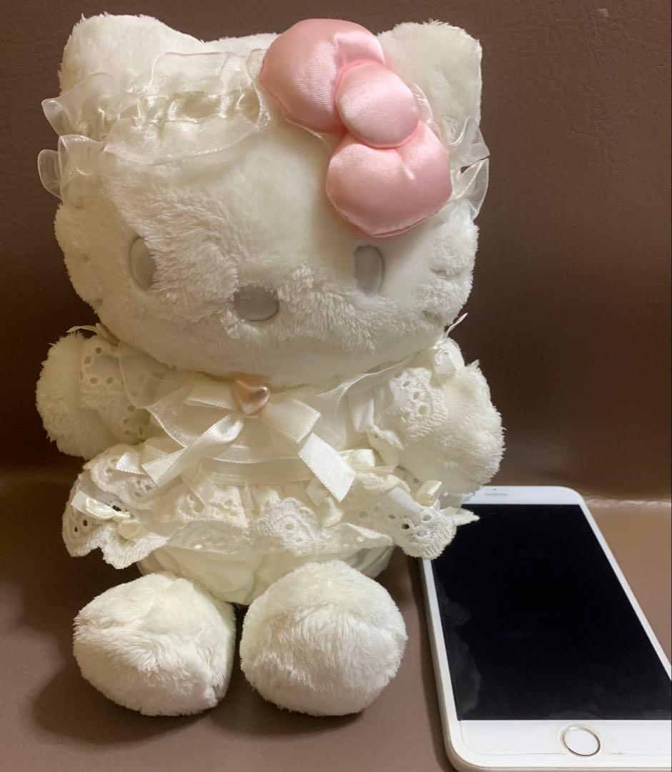 白色リボン付きキティちゃんぬいぐるみ