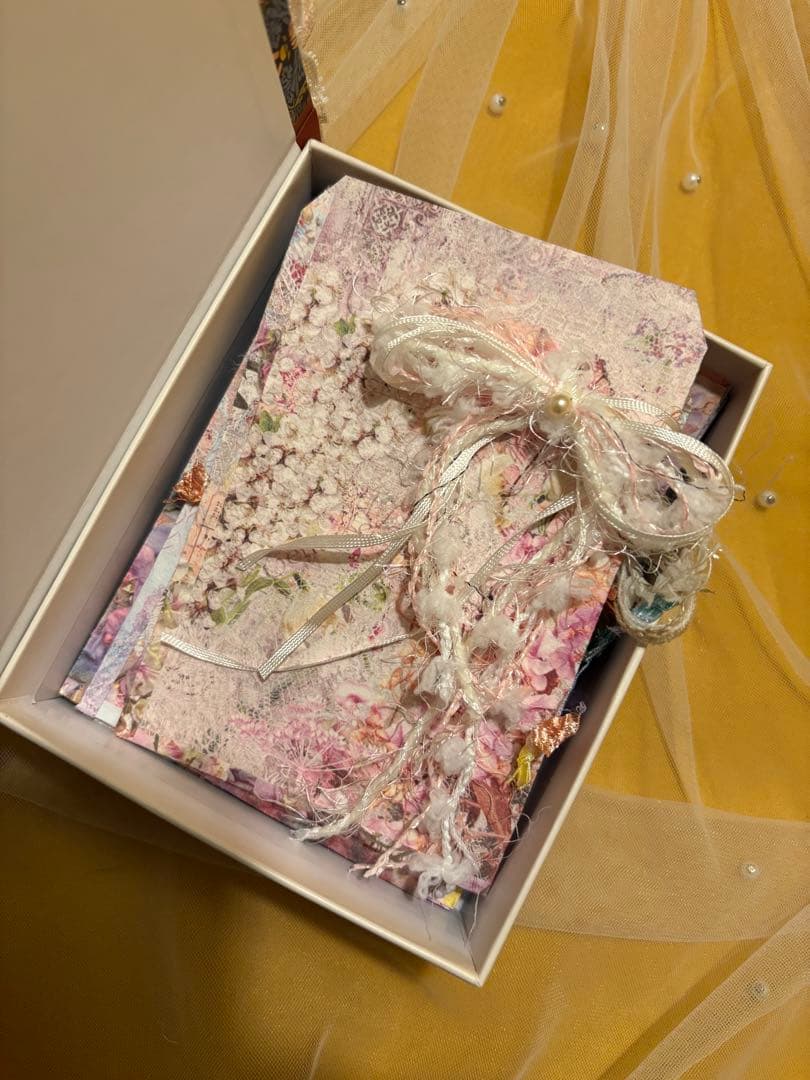 リボンがかわいい♡ファンシーボックスと 紙モノお裾分け100枚以上