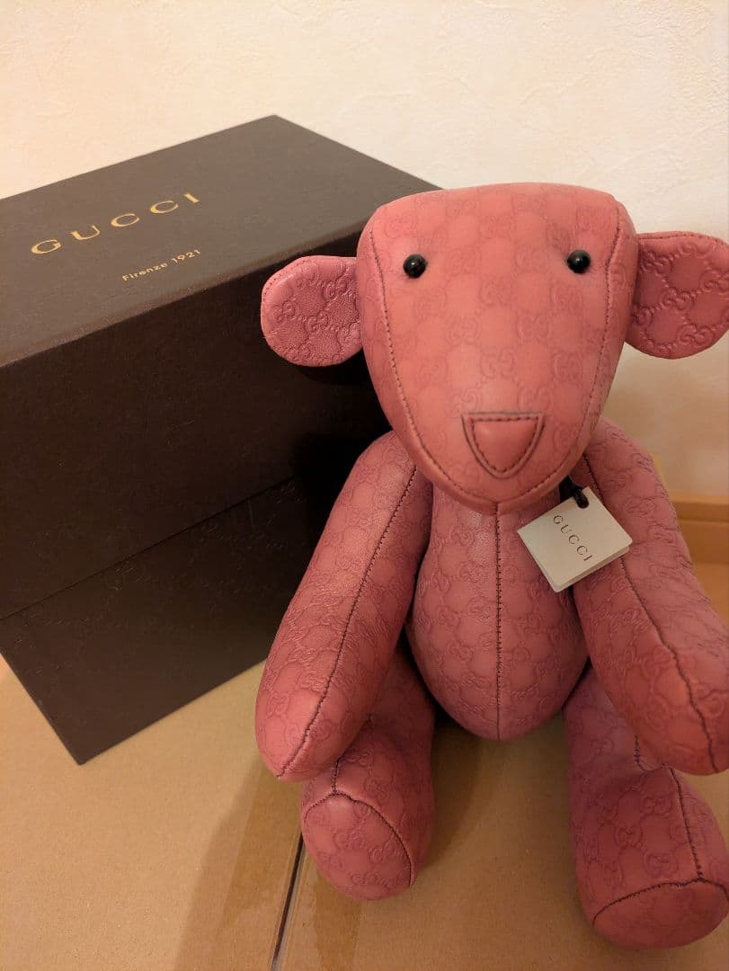 GUCCI ピンク レザー ぬいぐるみ