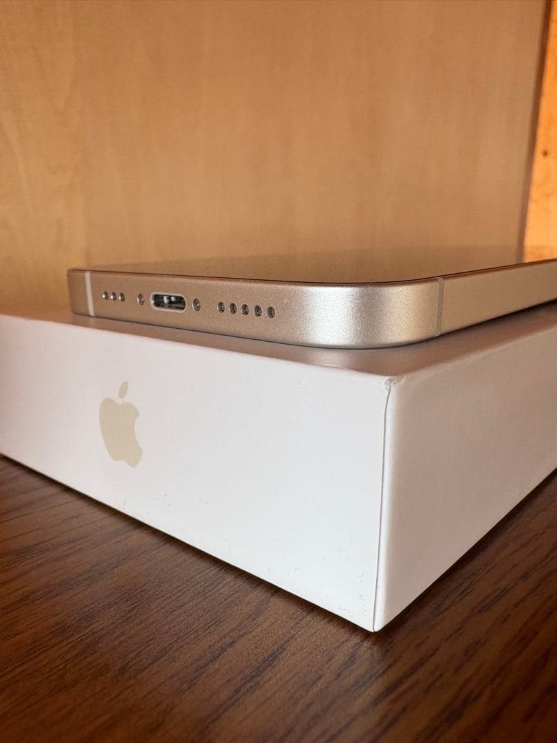 [ニジママ]美品　iPhone14 256GB SIMフリー　スターライト