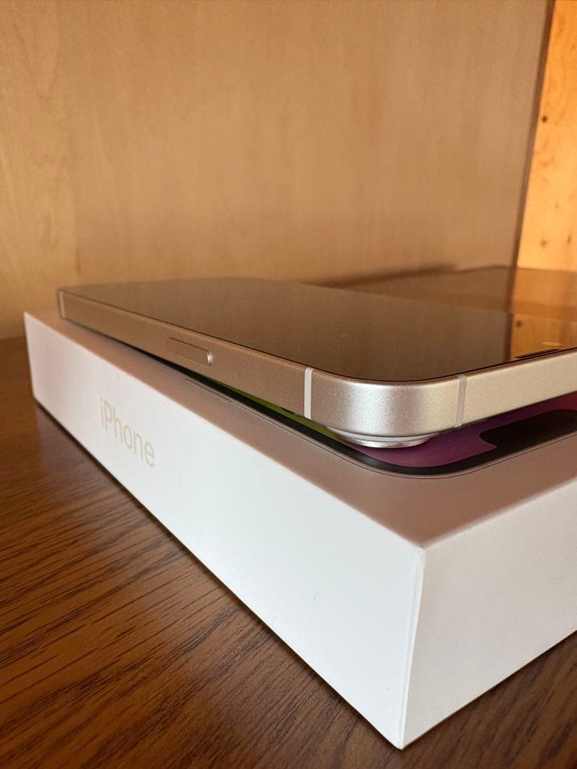 [ニジママ]美品　iPhone14 256GB SIMフリー　スターライト