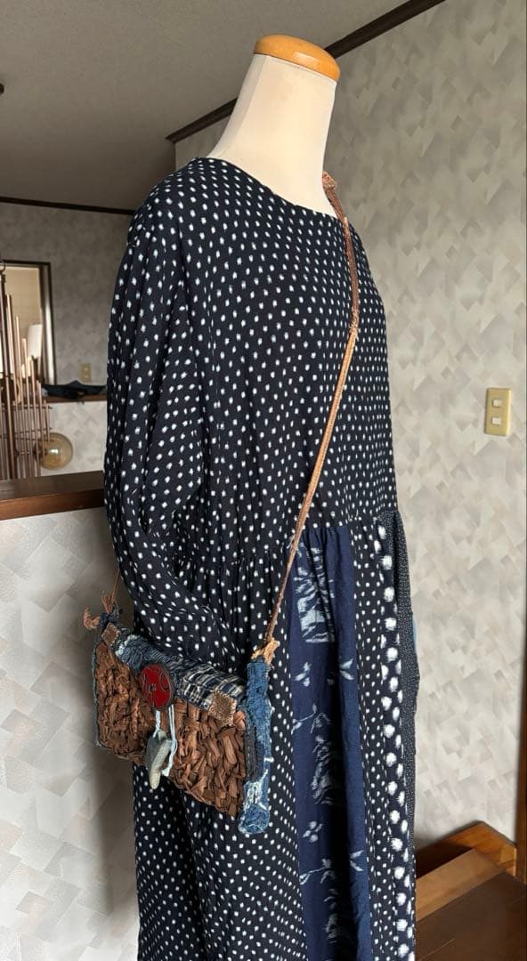 山葡萄のツルで編んだスマホショルダー　藍染　襤褸　漆塗りボタン　藍染キーホルダー