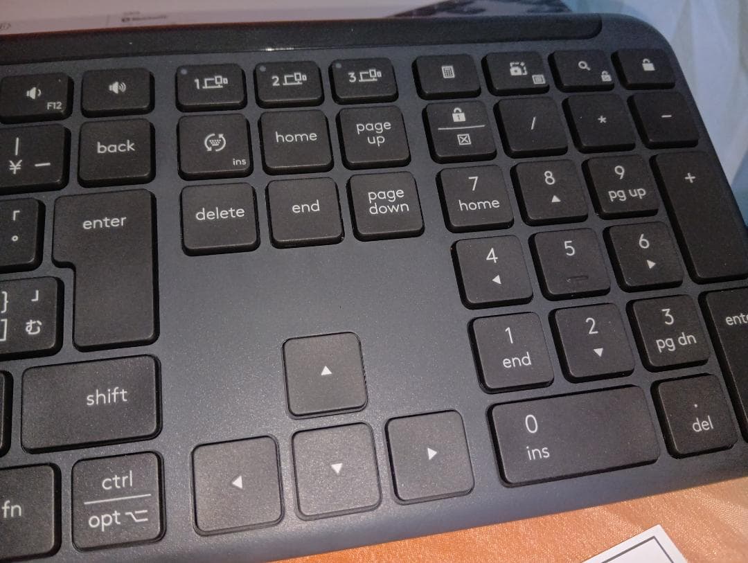 ★☆　Logicool K950 スリムキーボード 本体