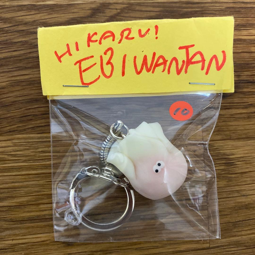 ちょいブスさんの大人気　蓄光　光るキーホルダー3点セット