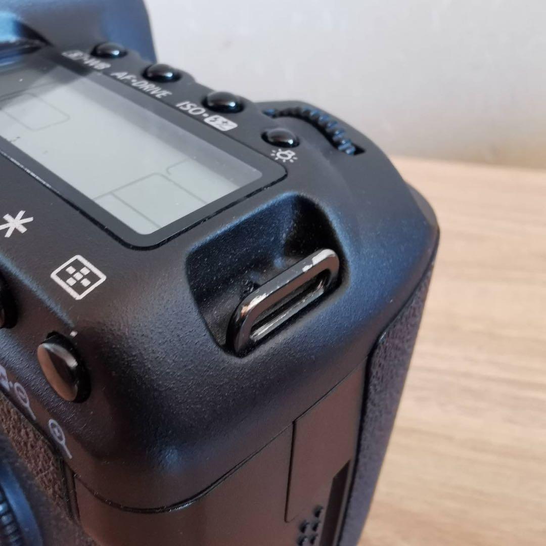 Canon EOS 5D Mark II （中古）充電器無し