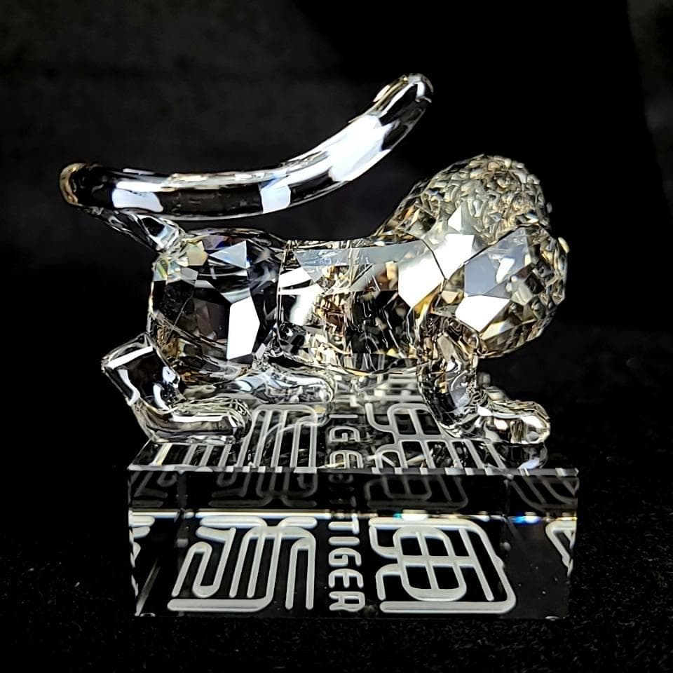 ◆未使用級◆スワロフスキー　虎　寅　トラ　2010年限定　置物　箱つき