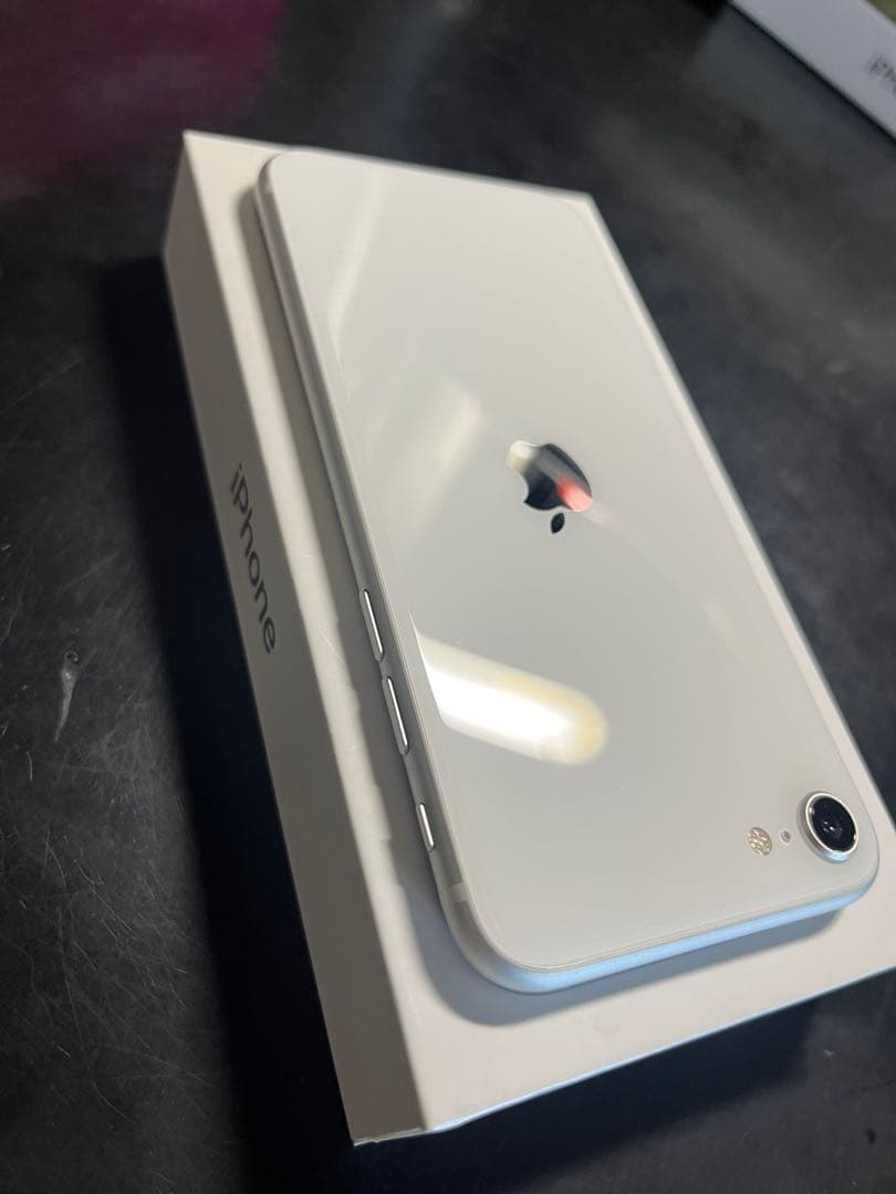iPhone SE 64GB ホワイト 美品