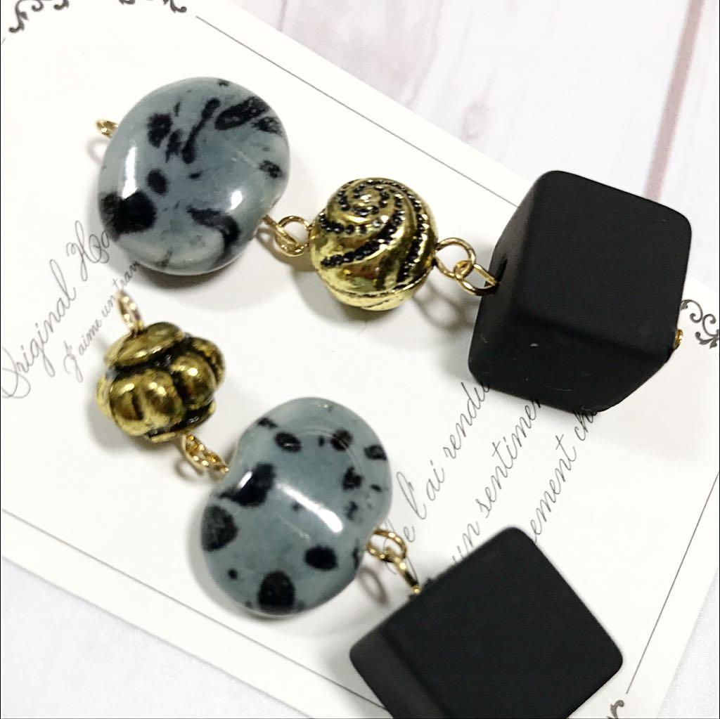 264 モウモウビーズの変わりピアス