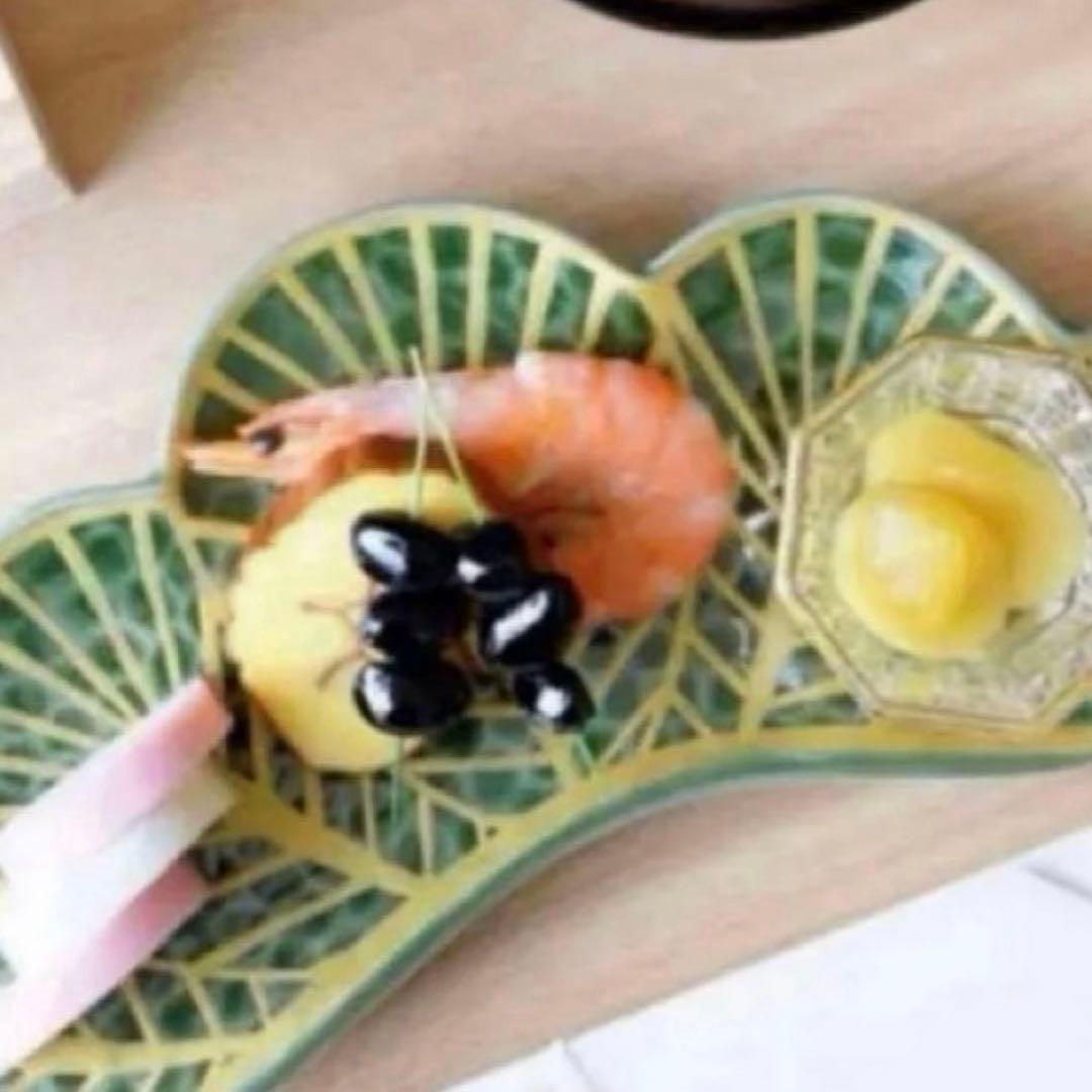 【新品】【大人気】有田焼幸楽窯　錦茶緑金松葉形前菜皿3枚セット　縁起物