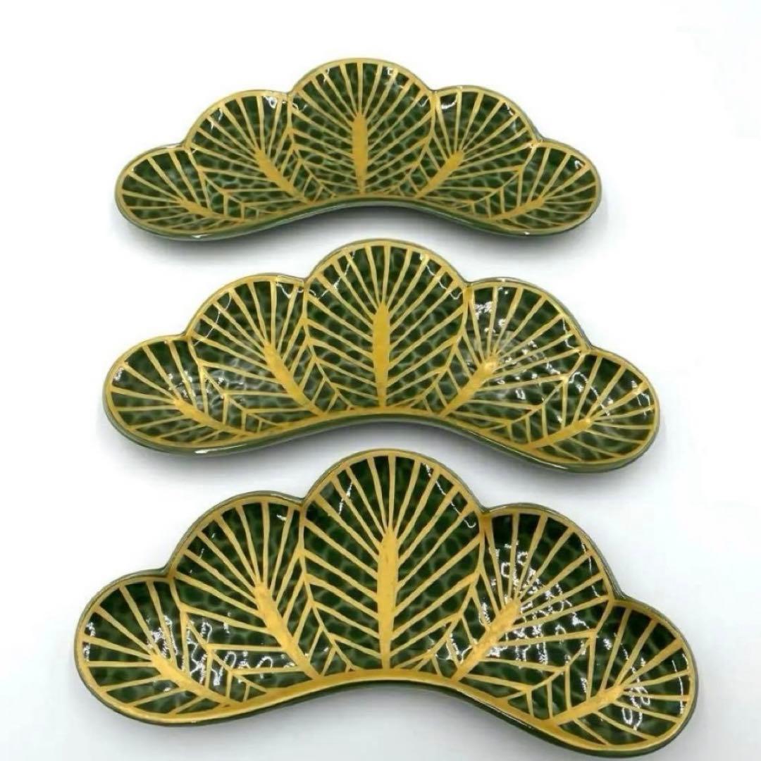 【新品】【大人気】有田焼幸楽窯　錦茶緑金松葉形前菜皿3枚セット　縁起物