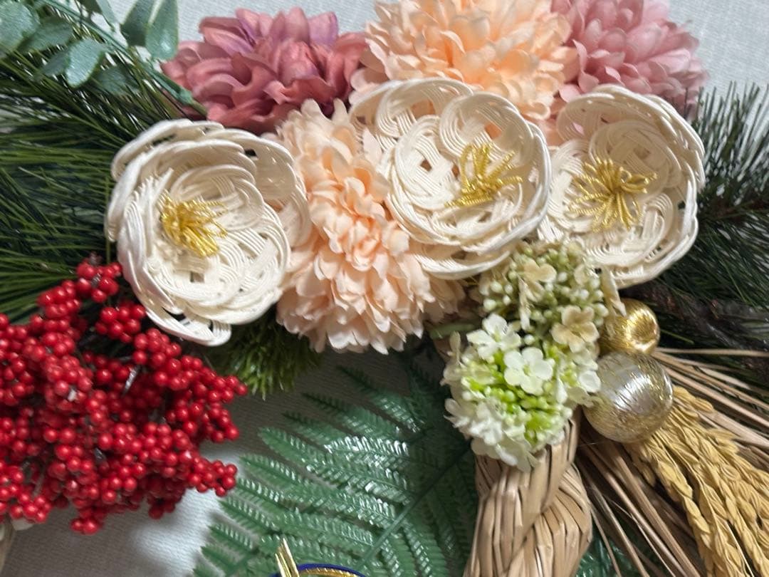 超早期割11/28まで　豪華特大稲穂付き水引椿とポンポンマムのしめ縄リース