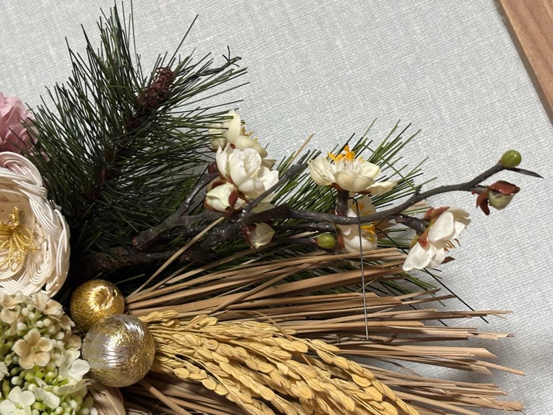 超早期割11/28まで　豪華特大稲穂付き水引椿とポンポンマムのしめ縄リース