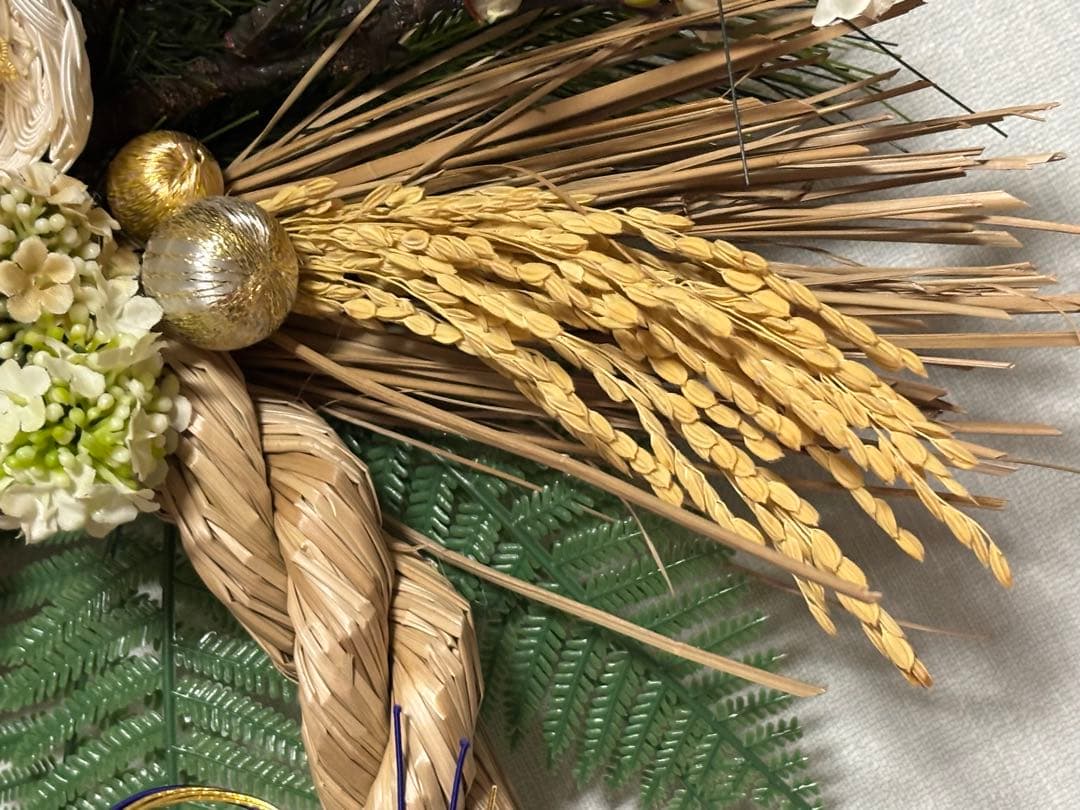 超早期割11/28まで　豪華特大稲穂付き水引椿とポンポンマムのしめ縄リース